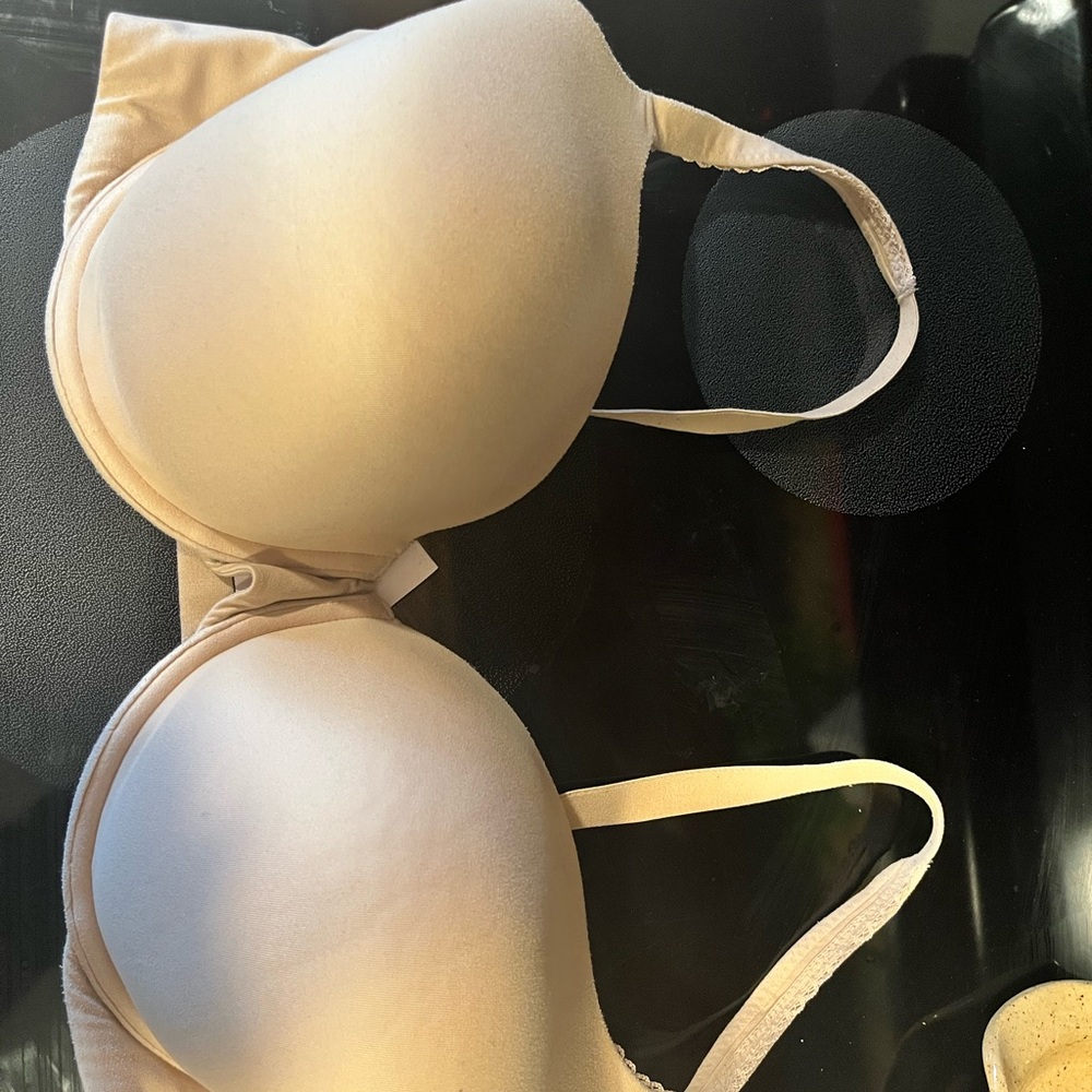 Victoria's Secret Beige Bra 38DDD
